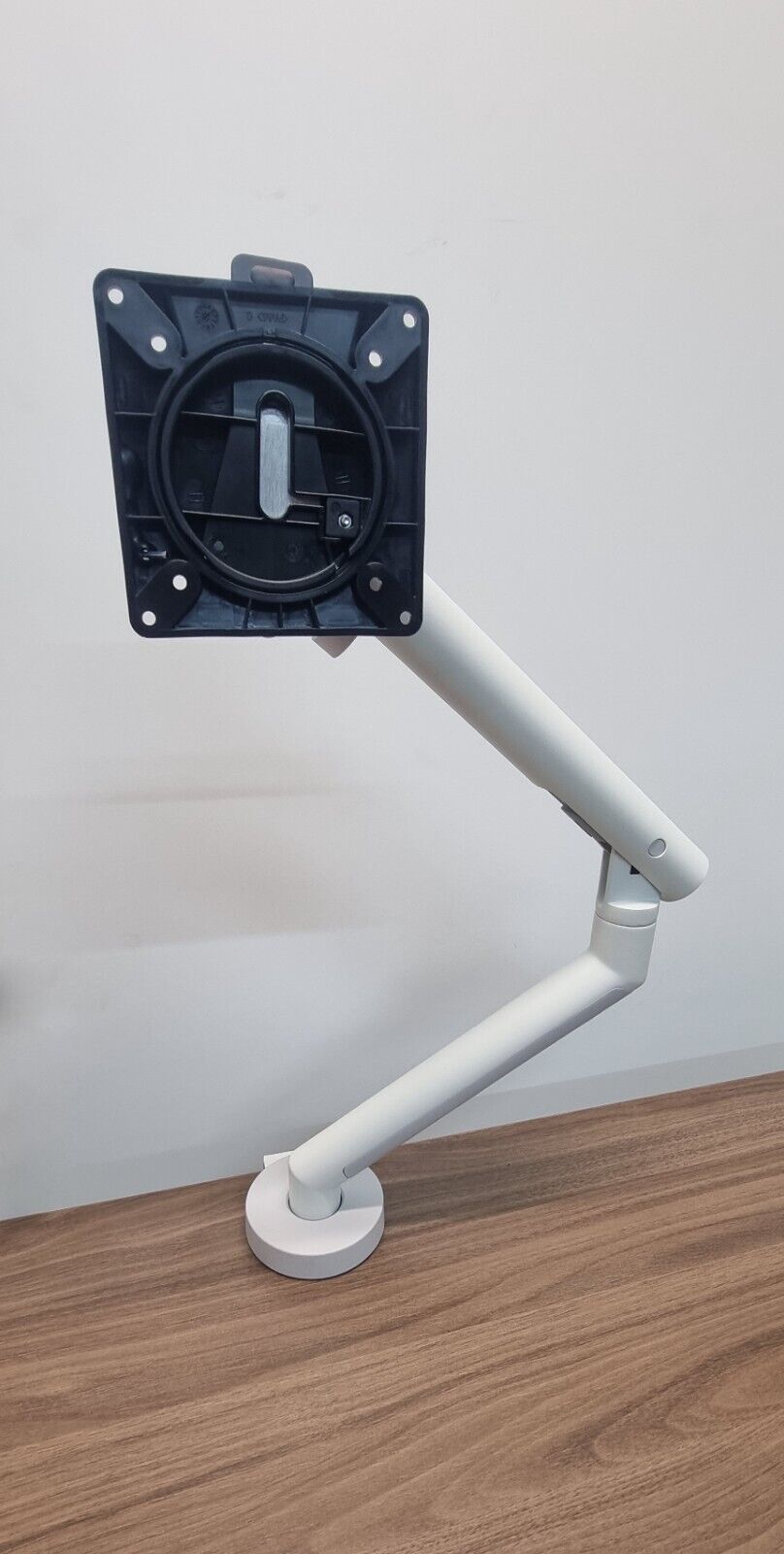 Bosson Saunders Flo Monitor Arm With Desk Clamp Finished In White New