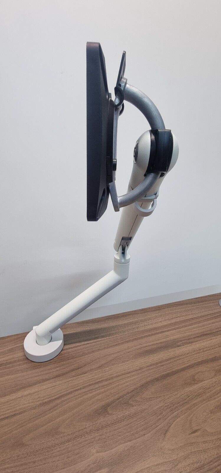 Bosson Saunders Flo Monitor Arm With Desk Clamp Finished In White New