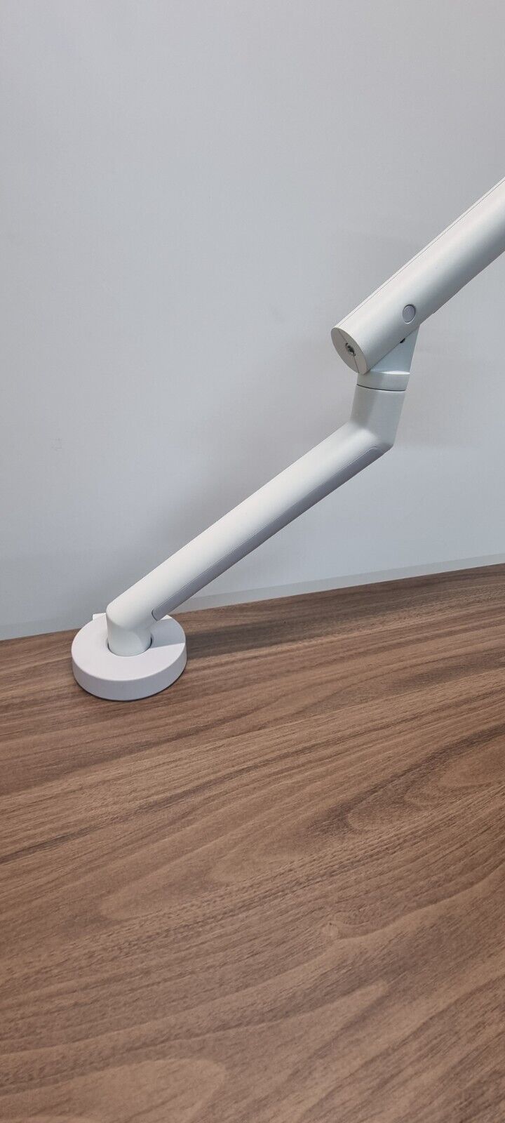 Bosson Saunders Flo Monitor Arm With Desk Clamp Finished In White New